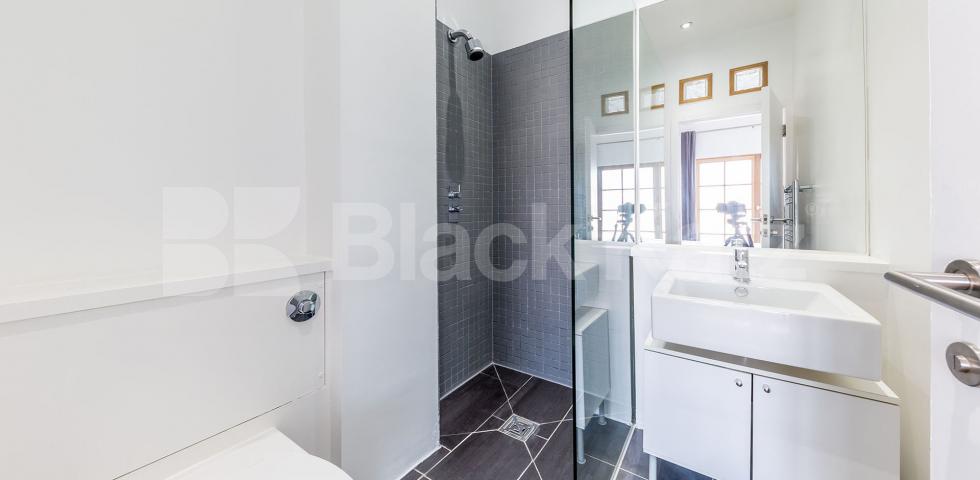 Stunning two bedroom with great space located in a great area Kingsdown Road, Holloway